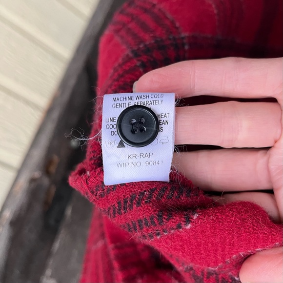 Woolrich Wm’s Ruby Red & Black Wool Plaid Zip Shirt Jacket Shacket Sz M - Picture 4 of 10